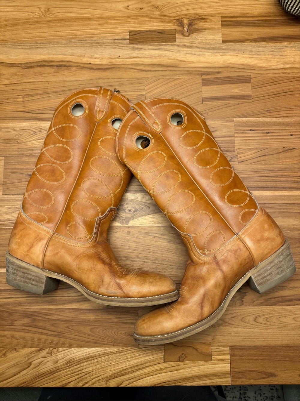 Honey Tan Leather Pull-On Western Boots Circular Pull Holes men 9D